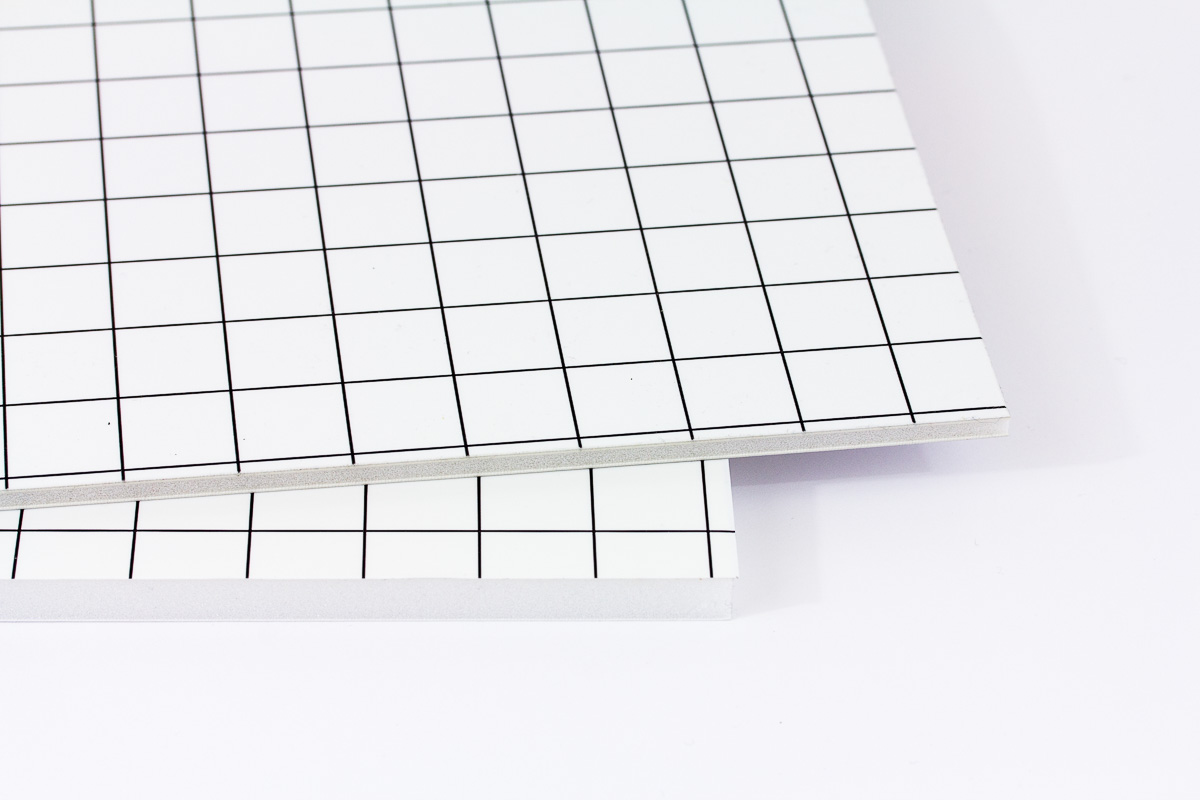 Foamboard einseitig selbstklebend im Zuschnitt